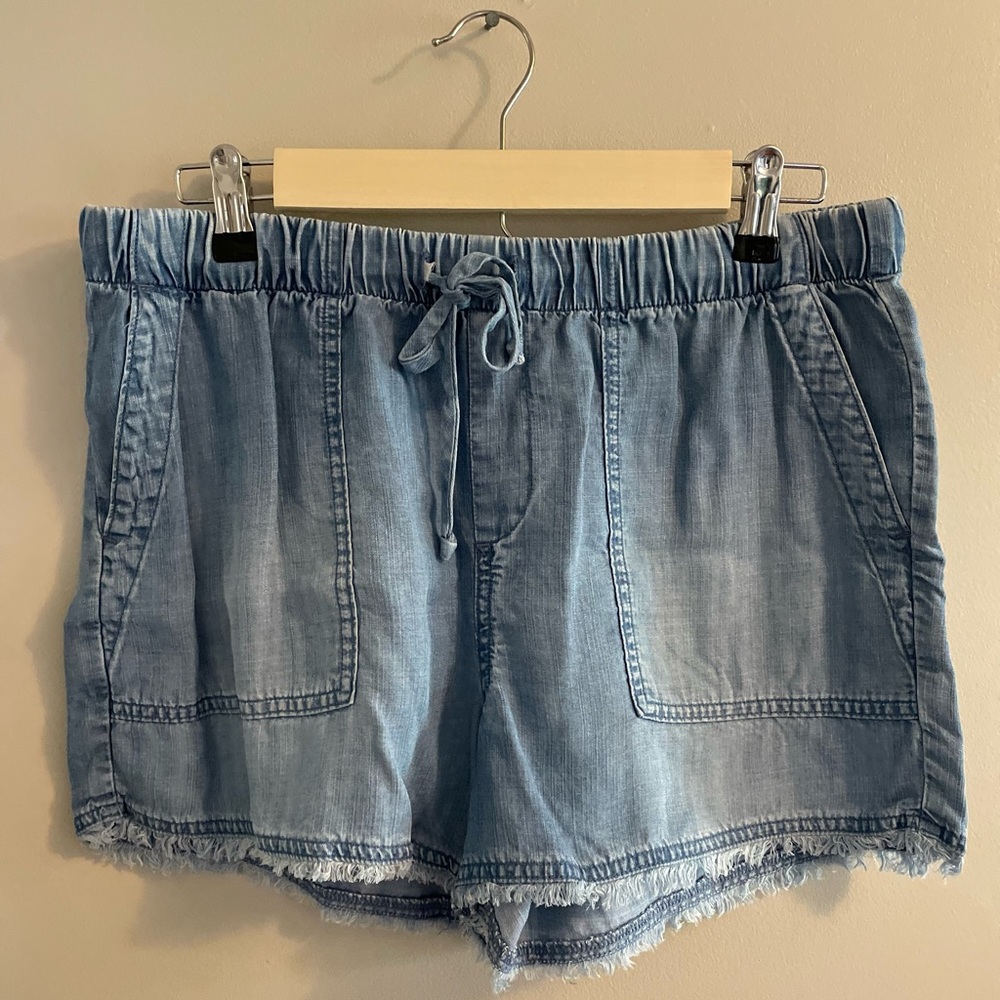 Cloth & Stone elastic waist denim shorts